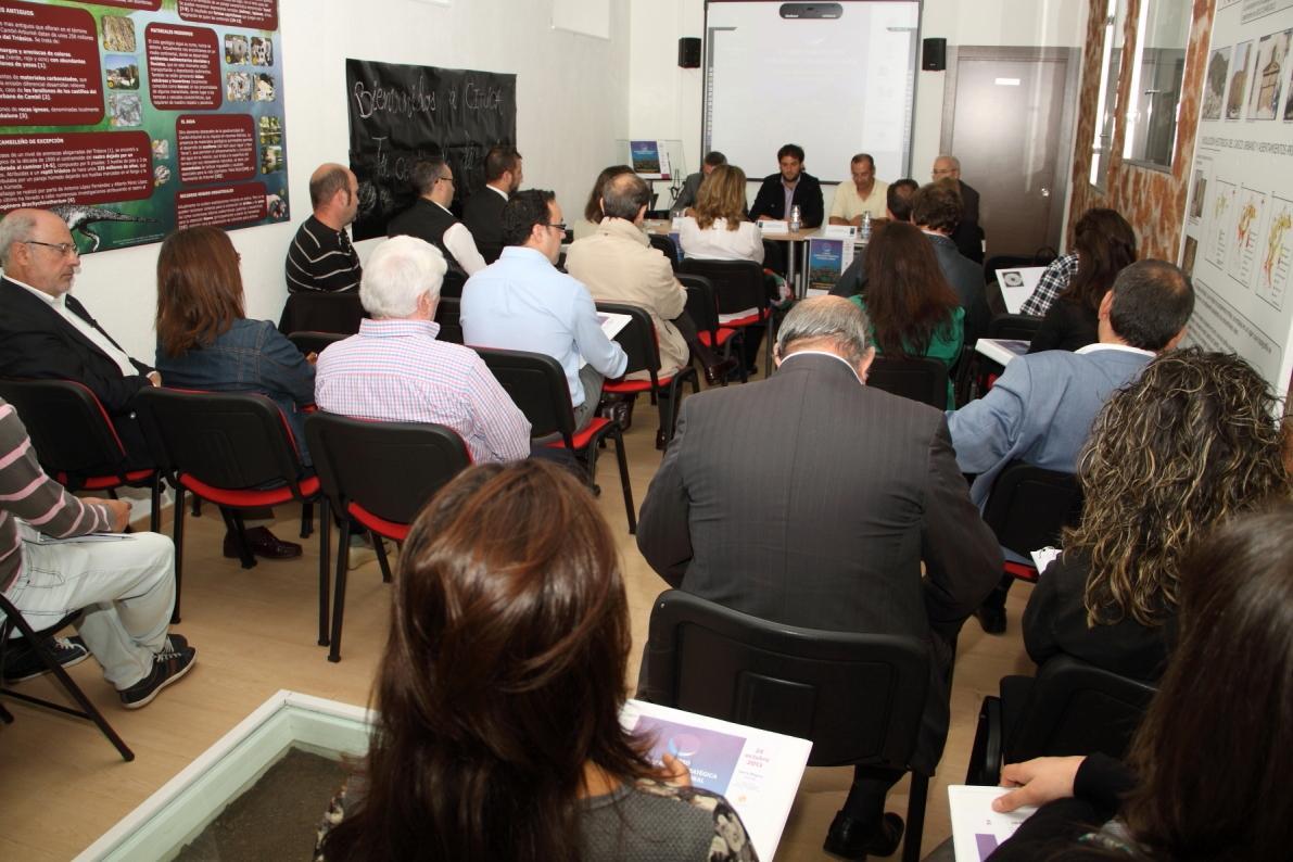 Presentación del curso a los asistentes, en el CITUCA de Cambil-Arbuniel