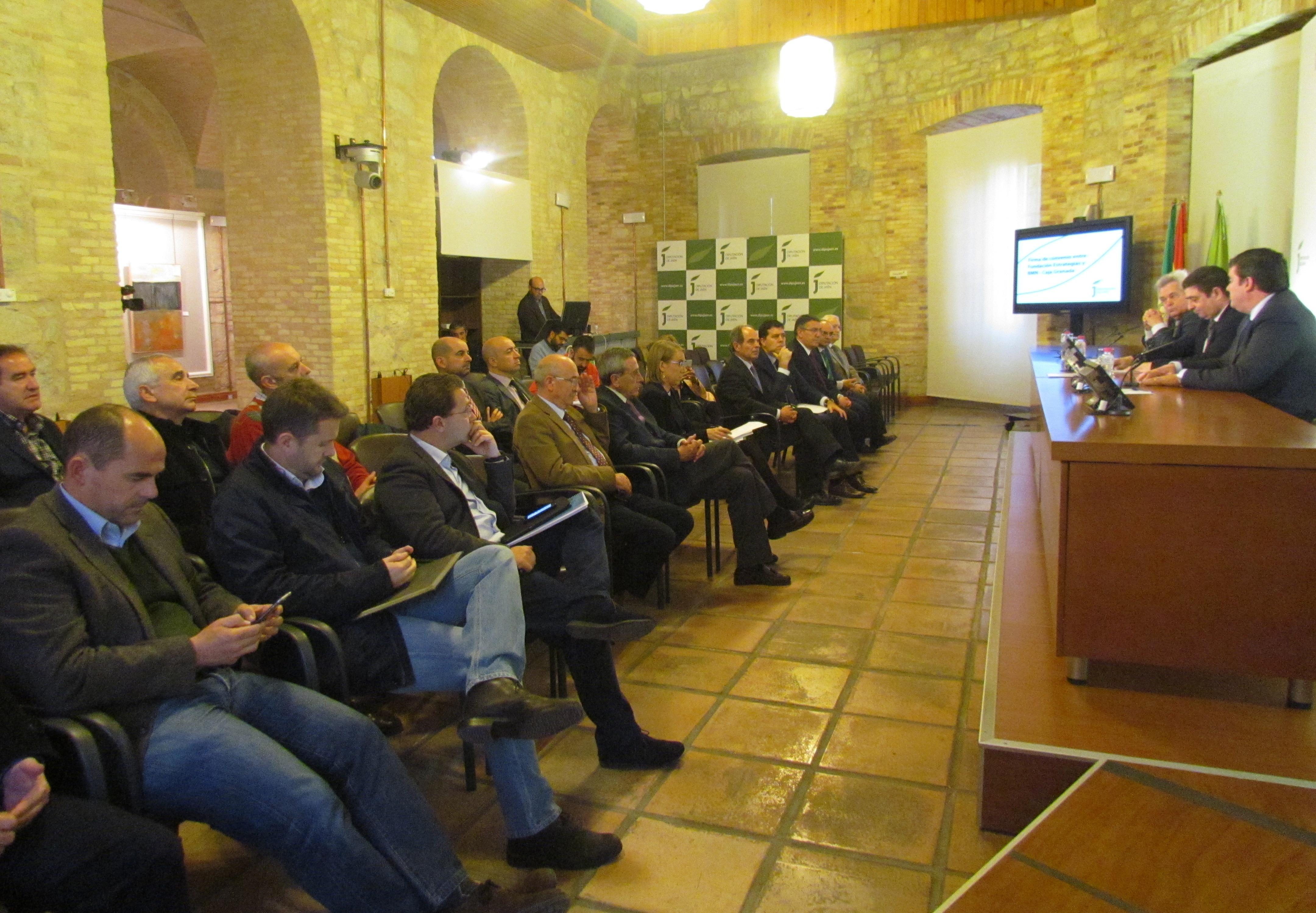 Asistentes al acto de firma del Convenio de Colaboración entre la Fundación 