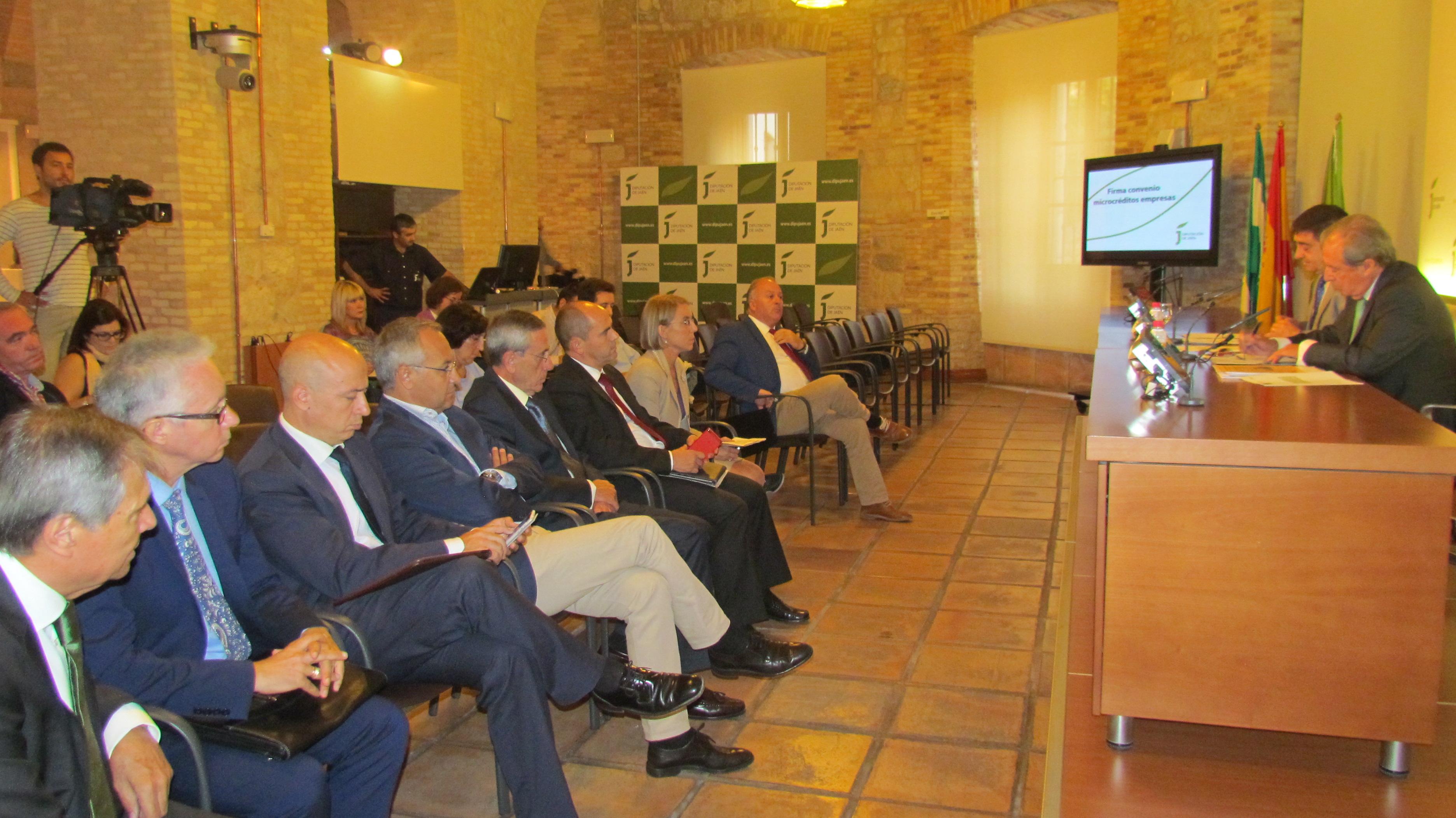 Asistentes al acto de firma del Convenio de Colaboración entre la Fundación 