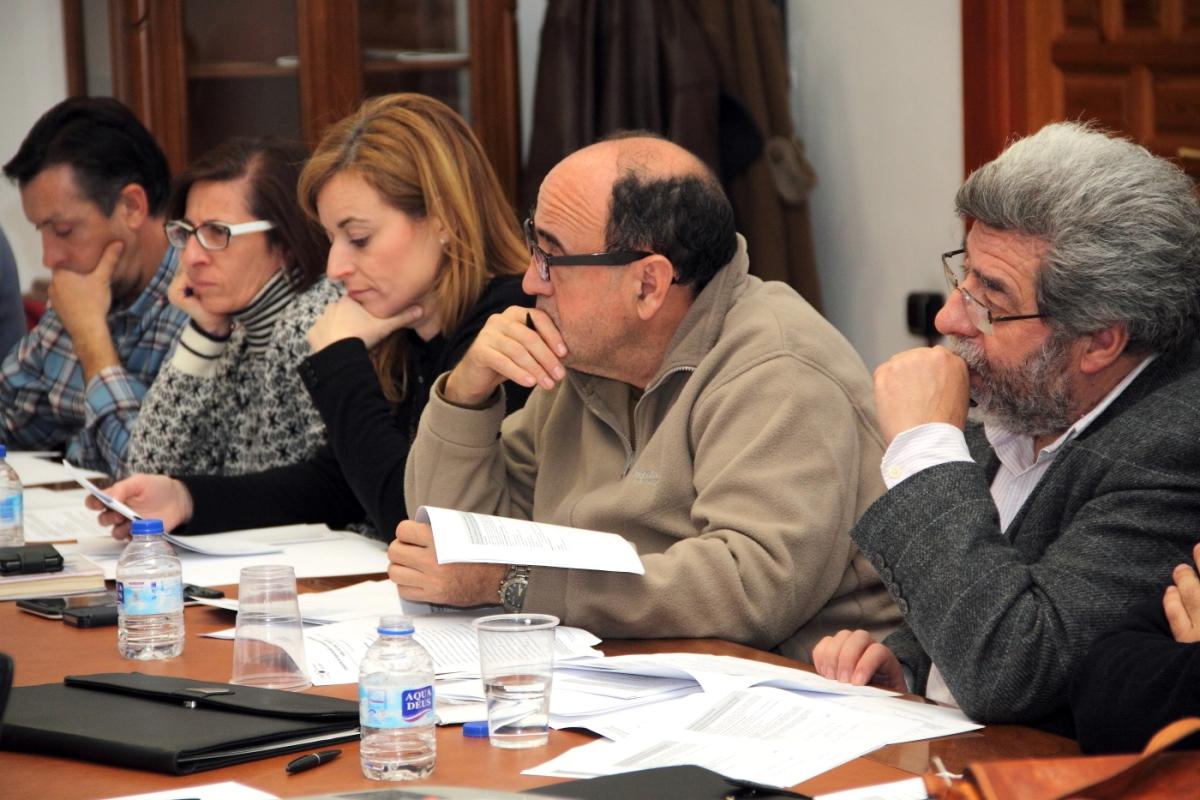 Miembros de la comisión de seguimiento e impulso de la Estrategia 4 durante la reunión