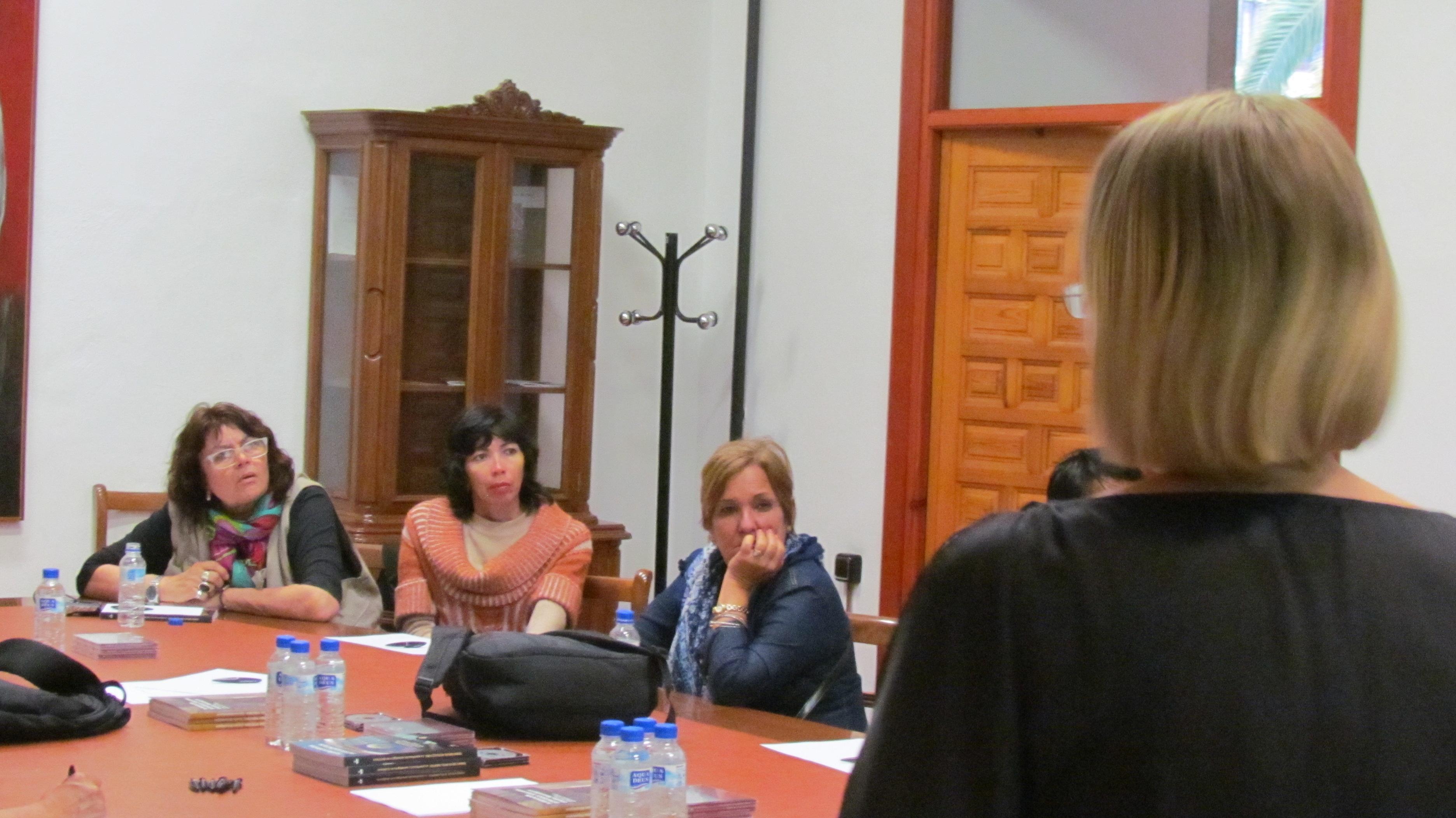 Algunos de los asistentes, durante la exposición de la Directora de la Oficina Técnica