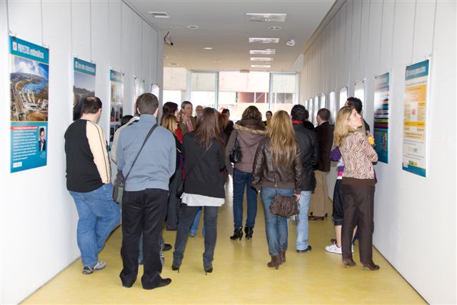 Asistentes al Muro del Encuentro