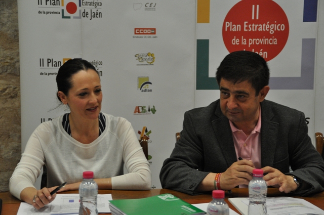 Maribel Lozano (Junta de Andalucía) y Francisco Reyes (Diputación)