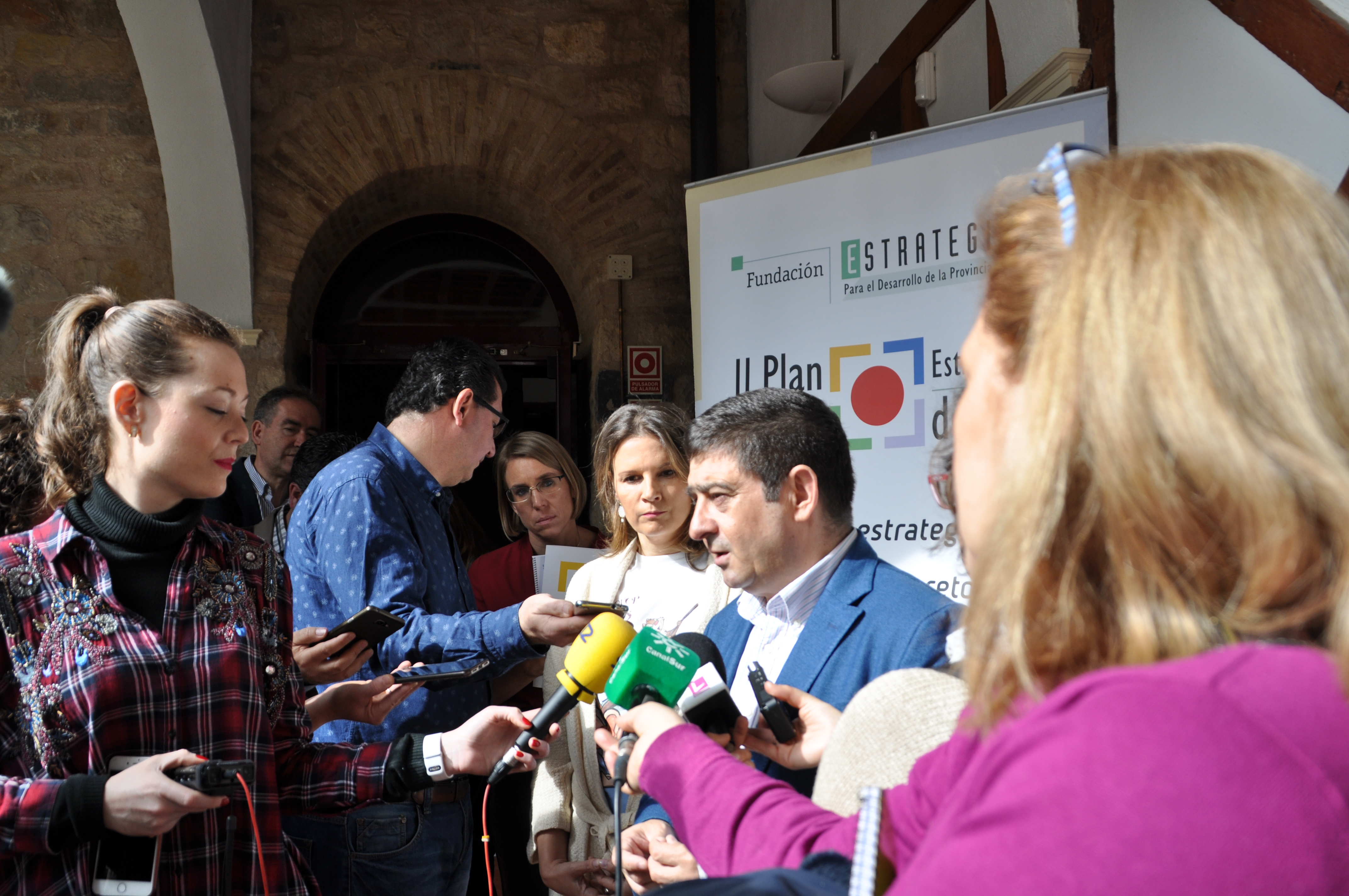 Intervención de Francisco Reyes ante los medios de comunicación