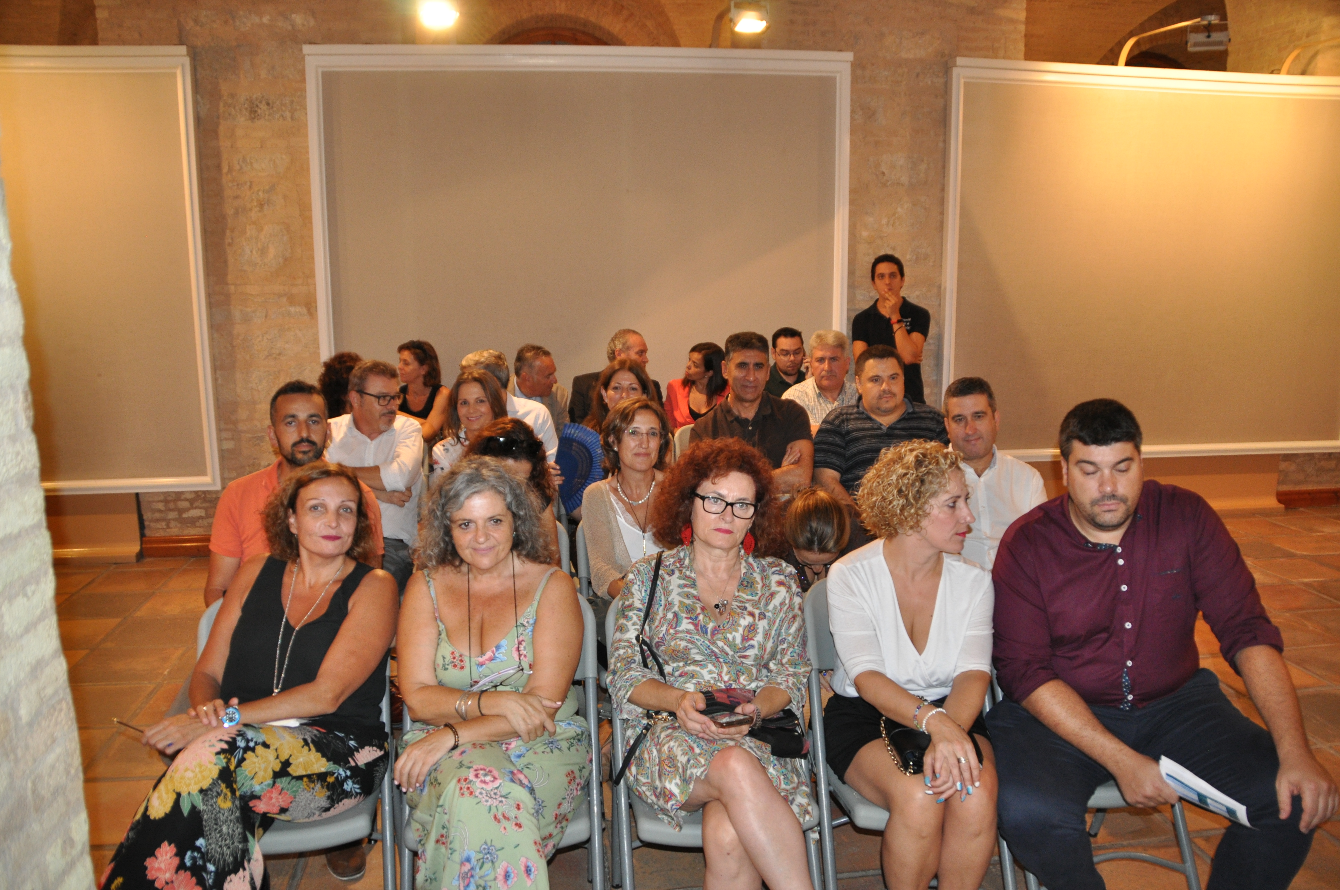 Asistentes al acto de presentación del libro