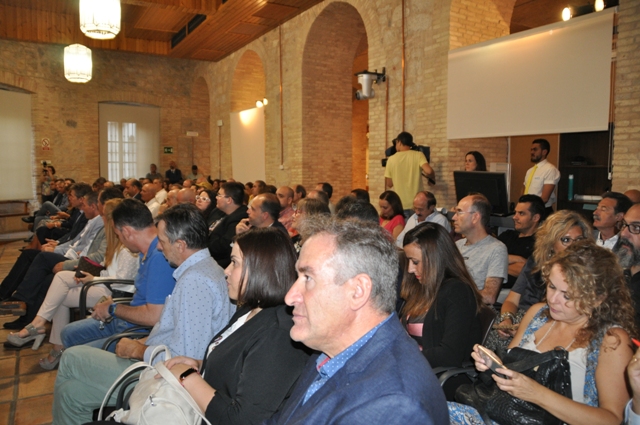 Asistentes al acto de presentación del libro