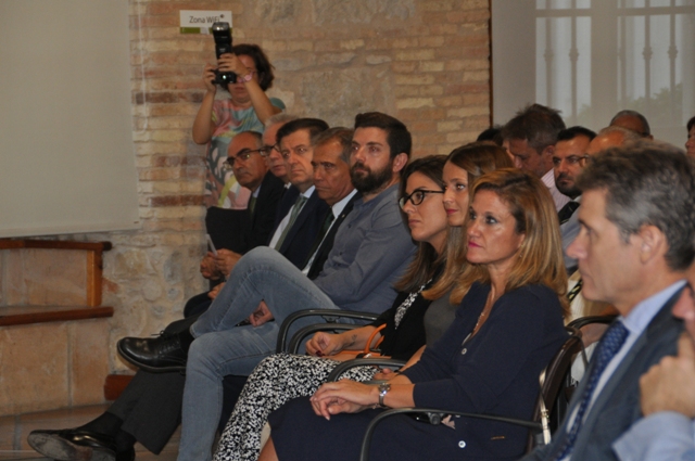 Asistentes al acto de presentación del libro