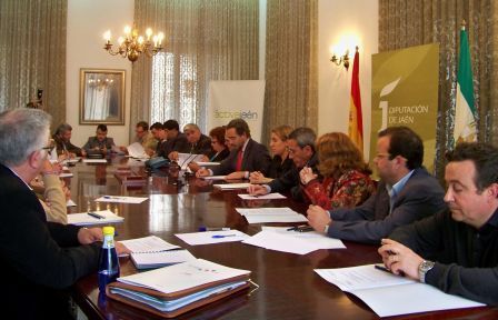 Diputados y responsables de área de la Diputación Provincial durante la reunión