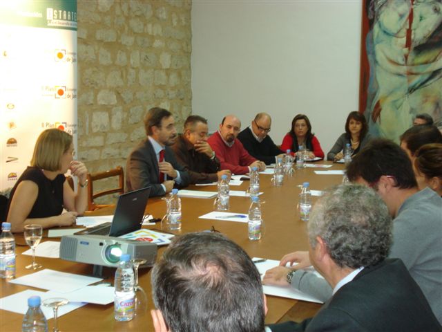 Miembros del Patronato durante la reunión