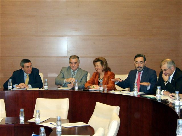 Miembros del Patronato durante la reunión