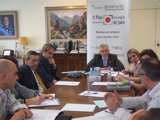 Manuel Parras Rosa, Vicepresidente de la Fundación y Rector de la UJA, preside la reunión