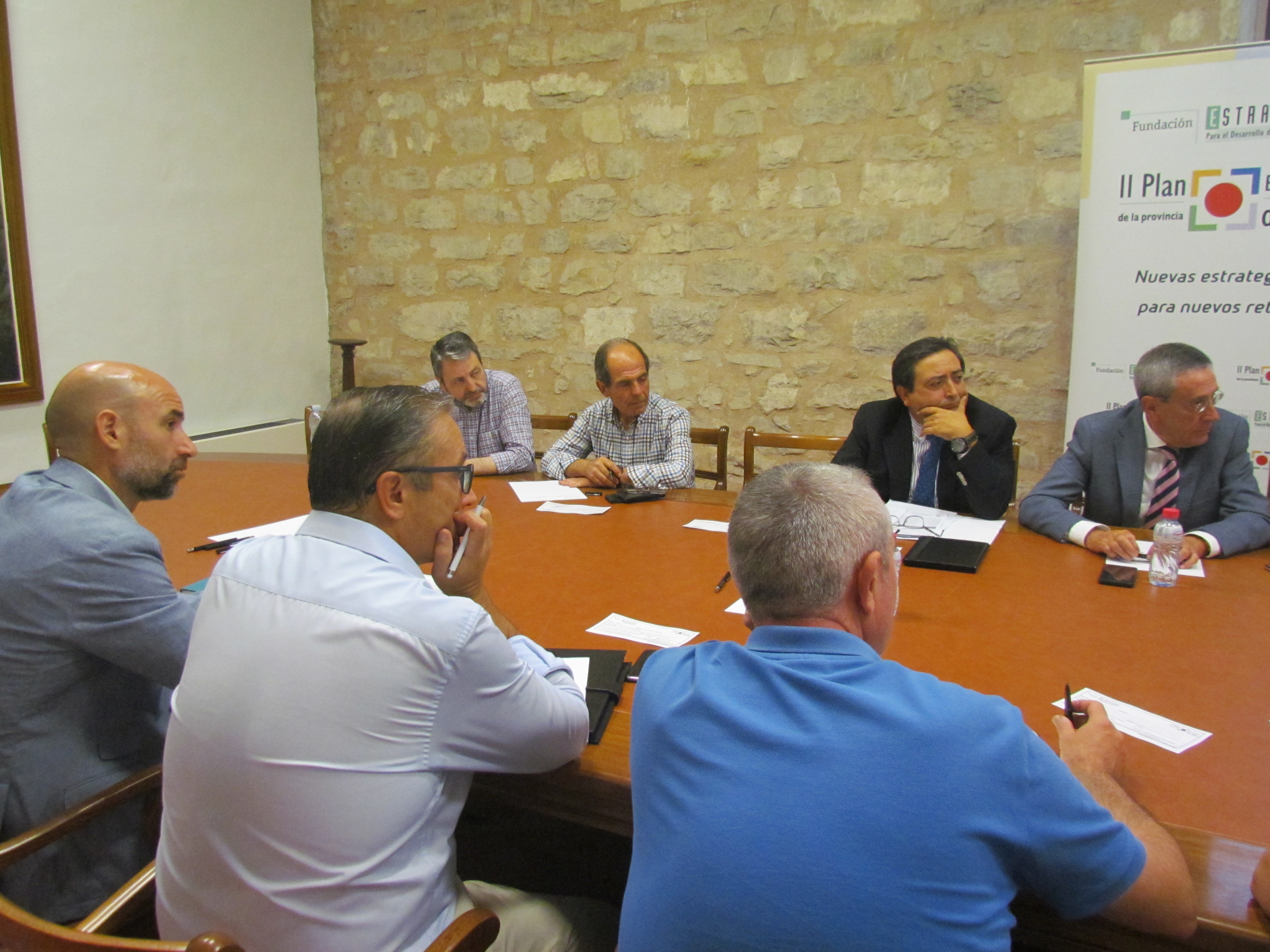 Asistentes a la reunión del grupo de trabajo para 