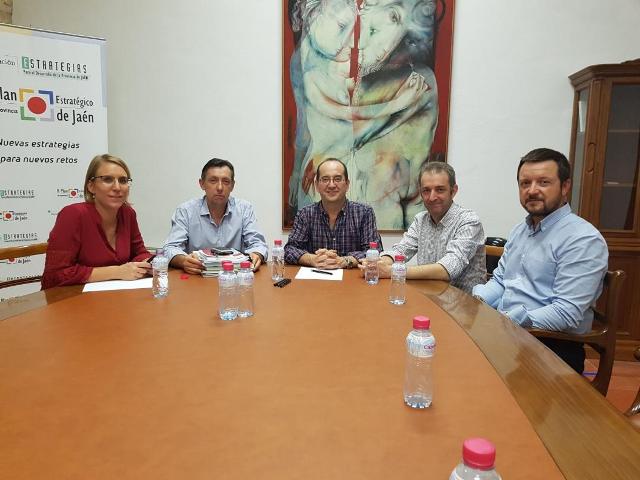 Con responsables del IEG y la Asociación Amigos del Ferrocarril