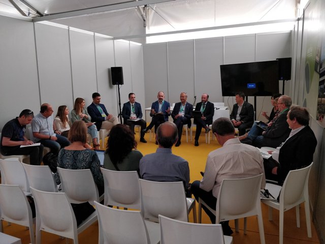 En la Mesa de Emprendimiento, que tuvo lugar en IFEJA