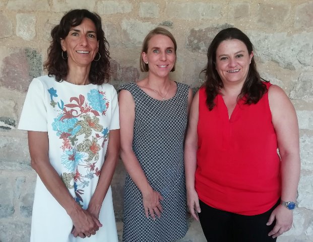 Con la jefa de servicio de Ordenación Educativa de la Delegación Territorial de Educación, Deporte, Igualdad, Políticas Sociales y Conciliación de la Junta de Andalucía en Jaén y la coordinadora del Área de Orientación Vocacional