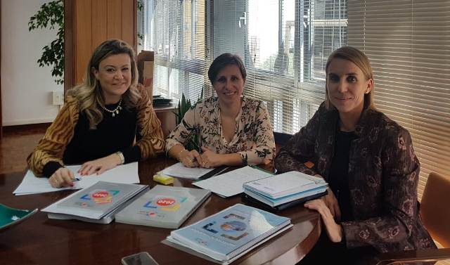 Con la delegada territorial de Agricultura, Ganadería, Pesca y Desarrollo Sostenible de la Junta de Andalucía en Jaén y la directora general de Industrias y Cadena Alimentaria