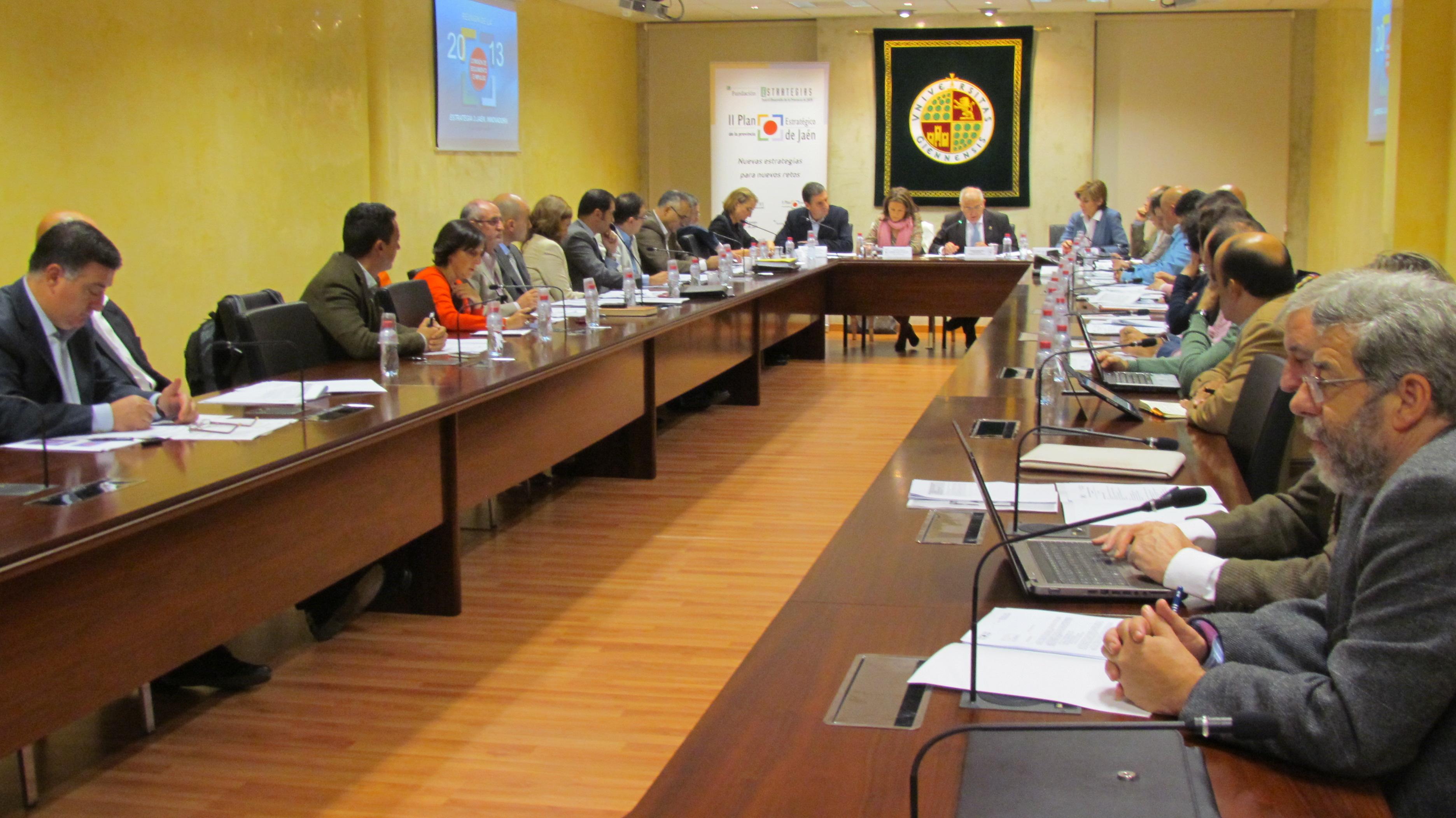 Miembros de la comisión de seguimiento e impulso de la Estrategia 3 durante la reunión