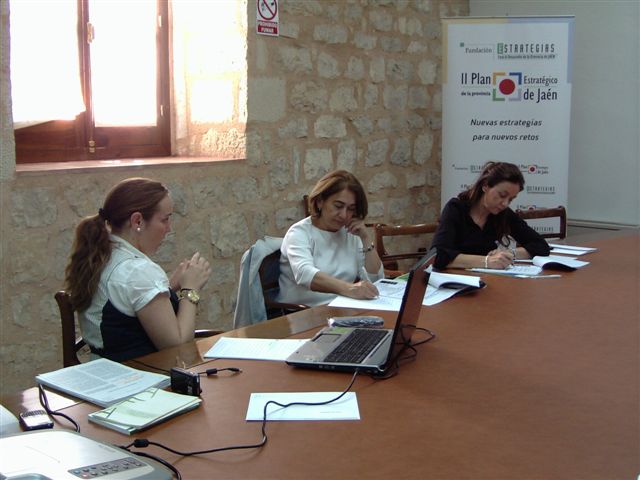 La ponente junto a miembros de Cetemet y Citoliva