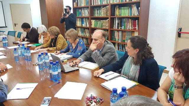 Asistentes a la subcomisión para la creación de un premio internacional a los mejores aceites de oliva virgen extra del mundo