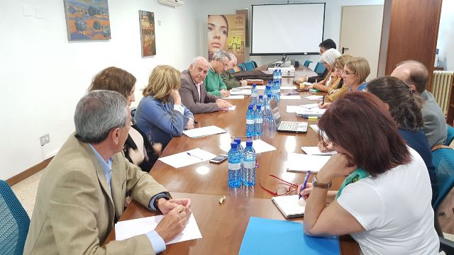 Asistentes a la subcomisión para la creación de un premio internacional a los mejores aceites de oliva virgen extra del mundo