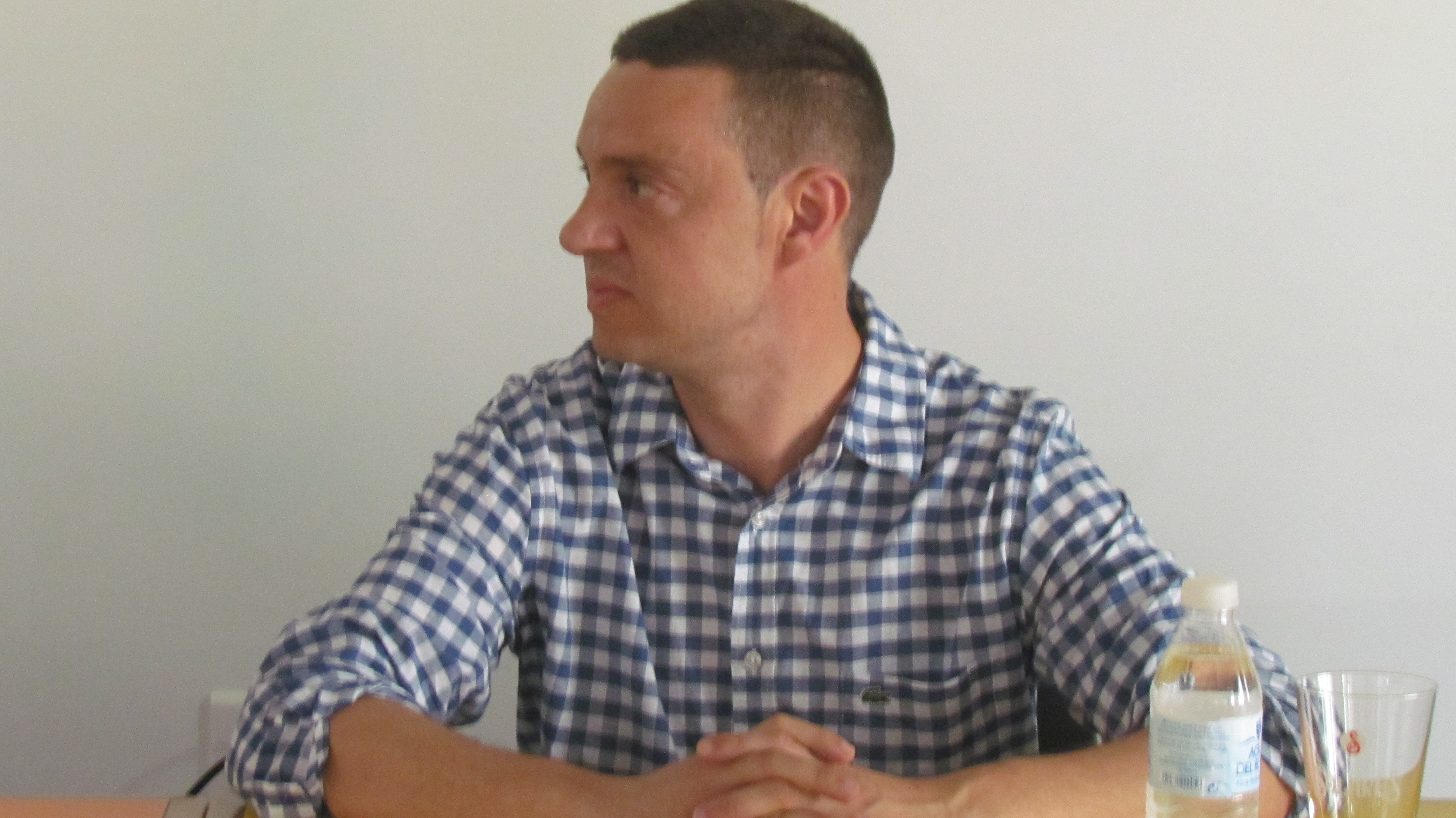 Francisco Ruiz, alcalde de Huelma-Solera, en la mesa inaugural del curso