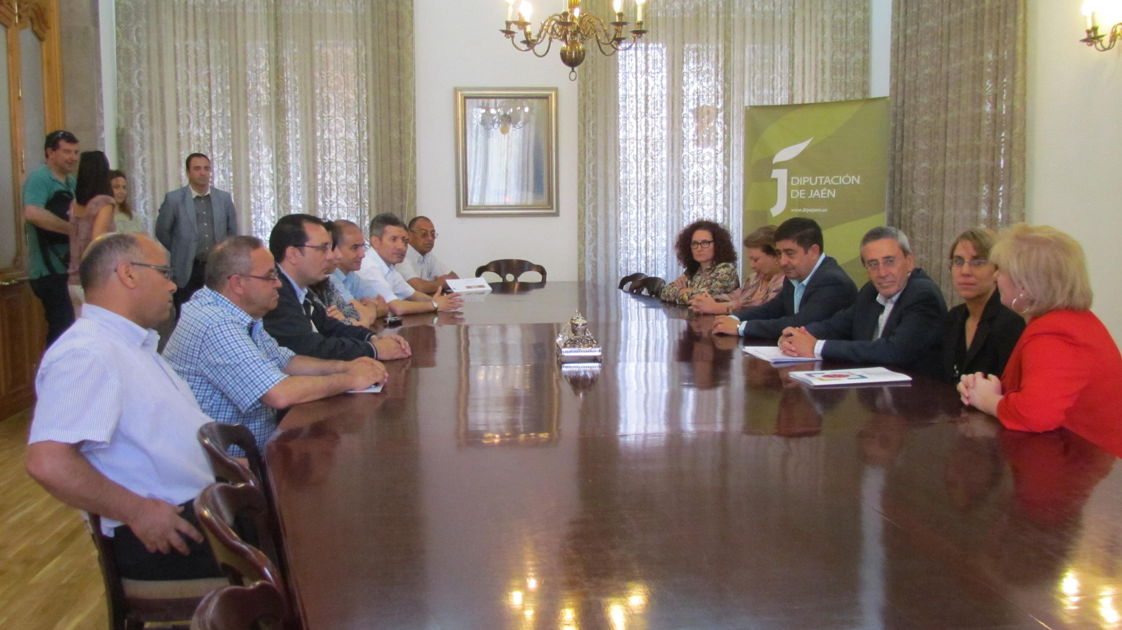 Francisco Reyes recibe al grupo de técnicos en la Diputación Provincial