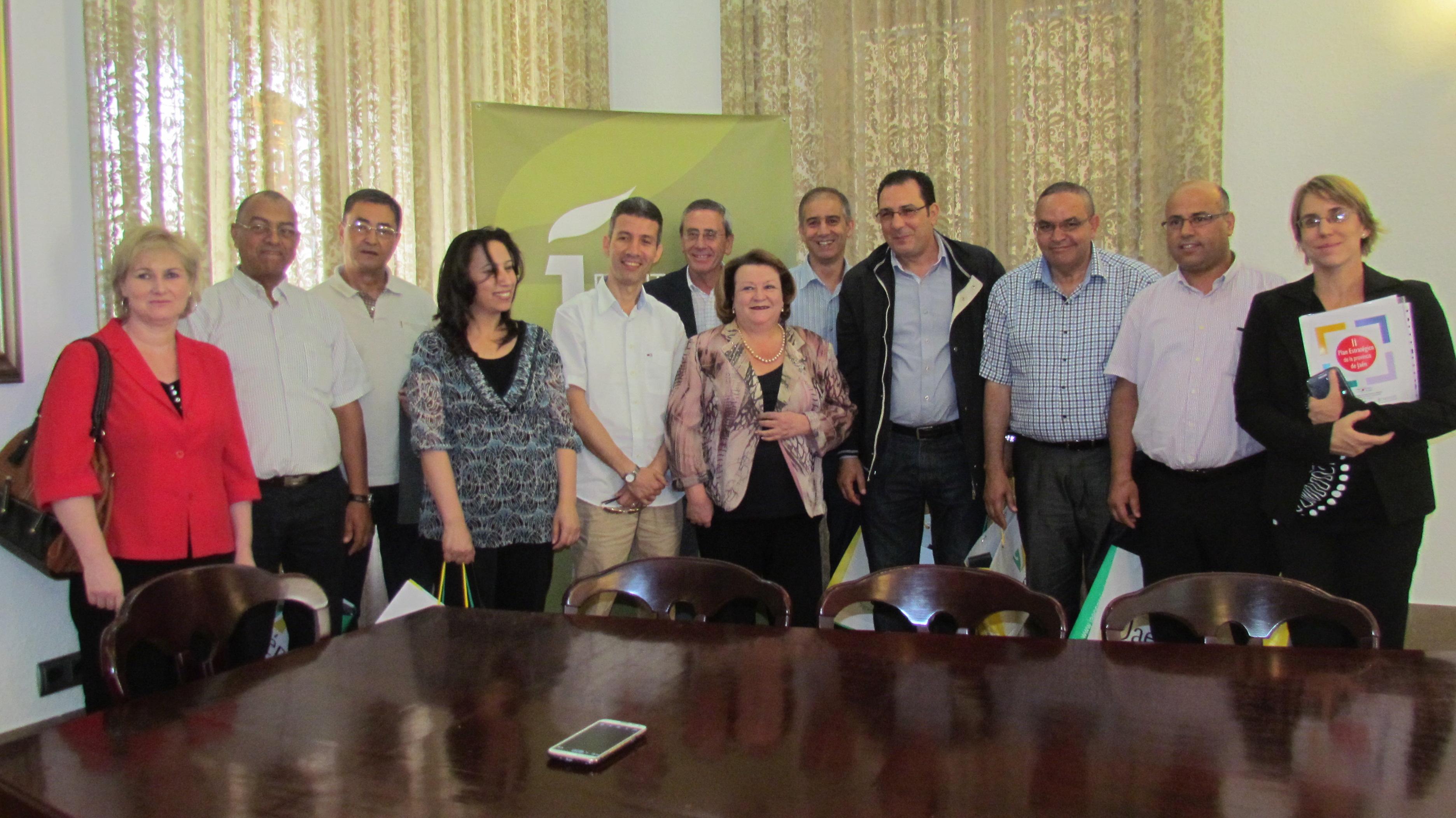 Pilar Parras, Vicepresidenta de Diputación, junto al grupo
