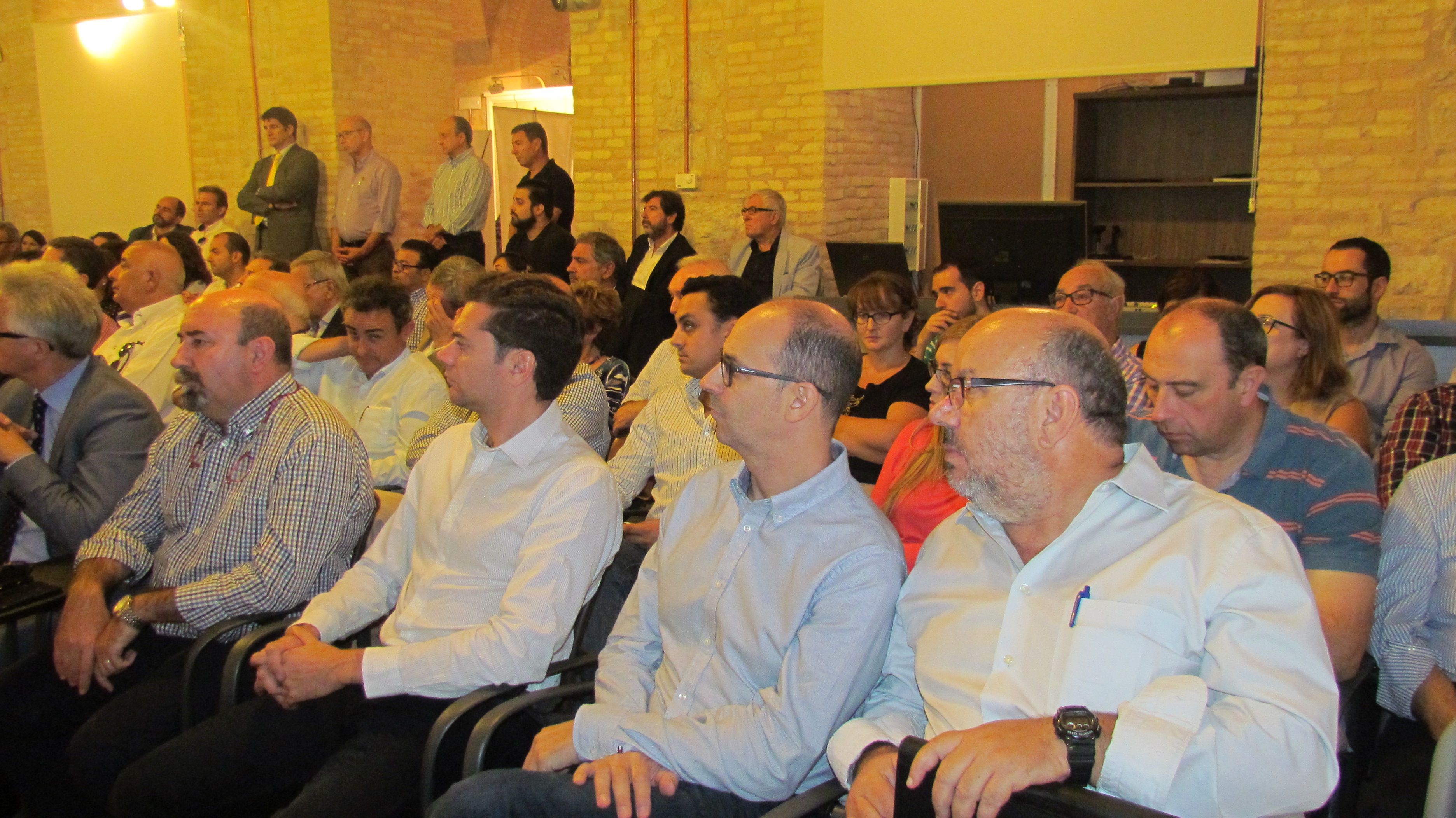 Asistentes al acto de presentación del libro 
