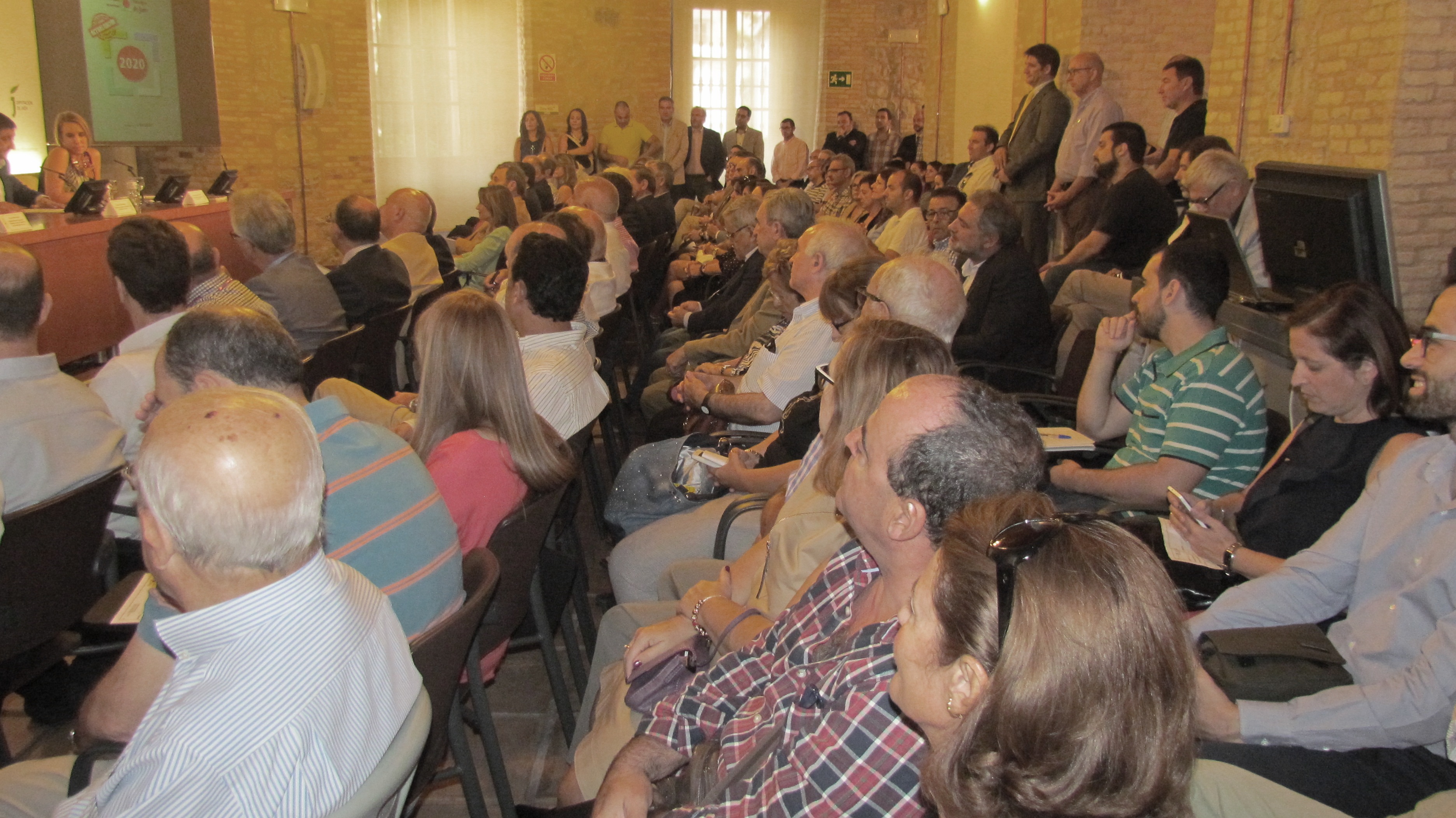 Asistentes al acto de presentación del libro 