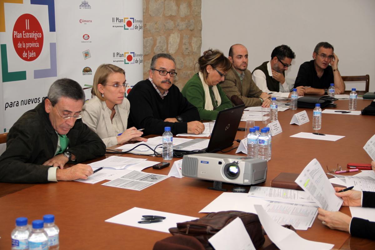 Miembros de la Comisión de Estrategia 4 durante la reunión