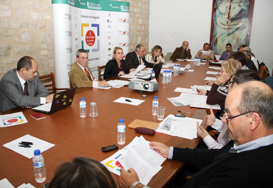 Miembros de la Comisión de Estrategia 6 durante la reunión