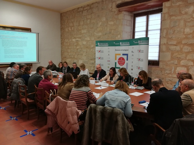 Miembros de la comisión de seguimiento e impulso de la Estrategia 8 durante la reunión