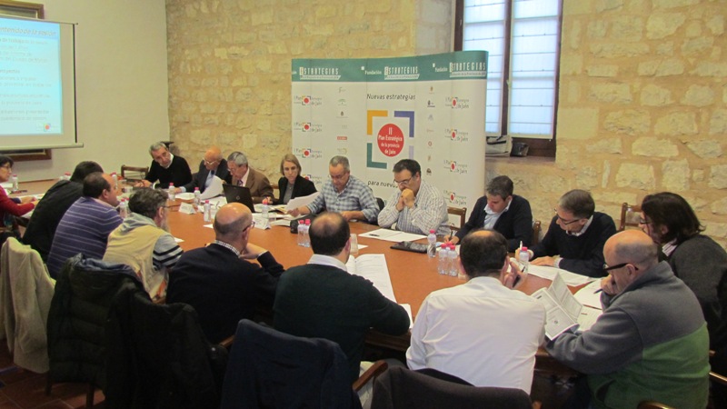 Miembros de la comisión de seguimiento e impulso de la Estrategia 4 durante la reunión