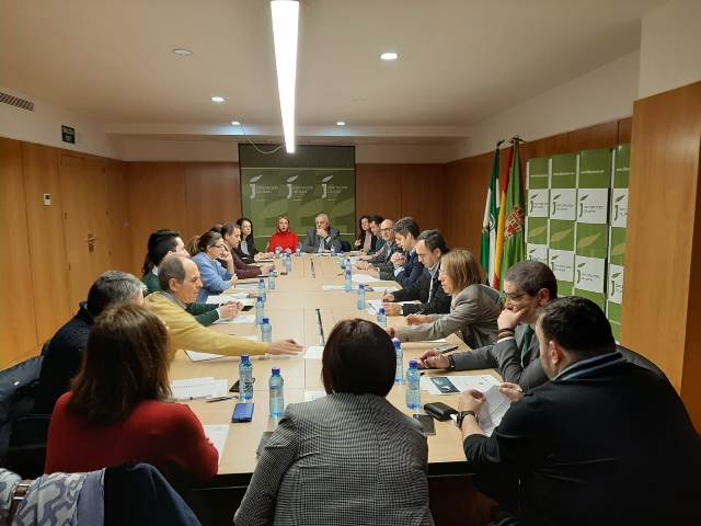 En la Mesa de Emprendimiento y Empleabilidad, que tuvo lugar en la Diputación Provincial