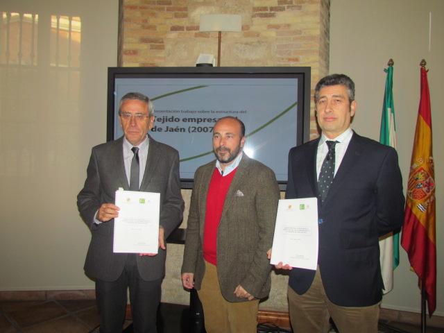 A. Martín Mesa y Francisco Alcalá (Universidad) junto al diputado de Empleo, Manuel Hueso