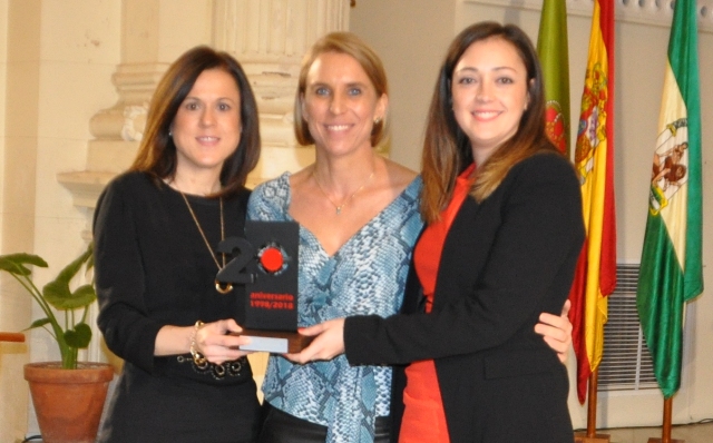 Reconocimiento al personal de la Oficina Técnica (lo recogen Eulalia Cátedra y Pilar Fernández)